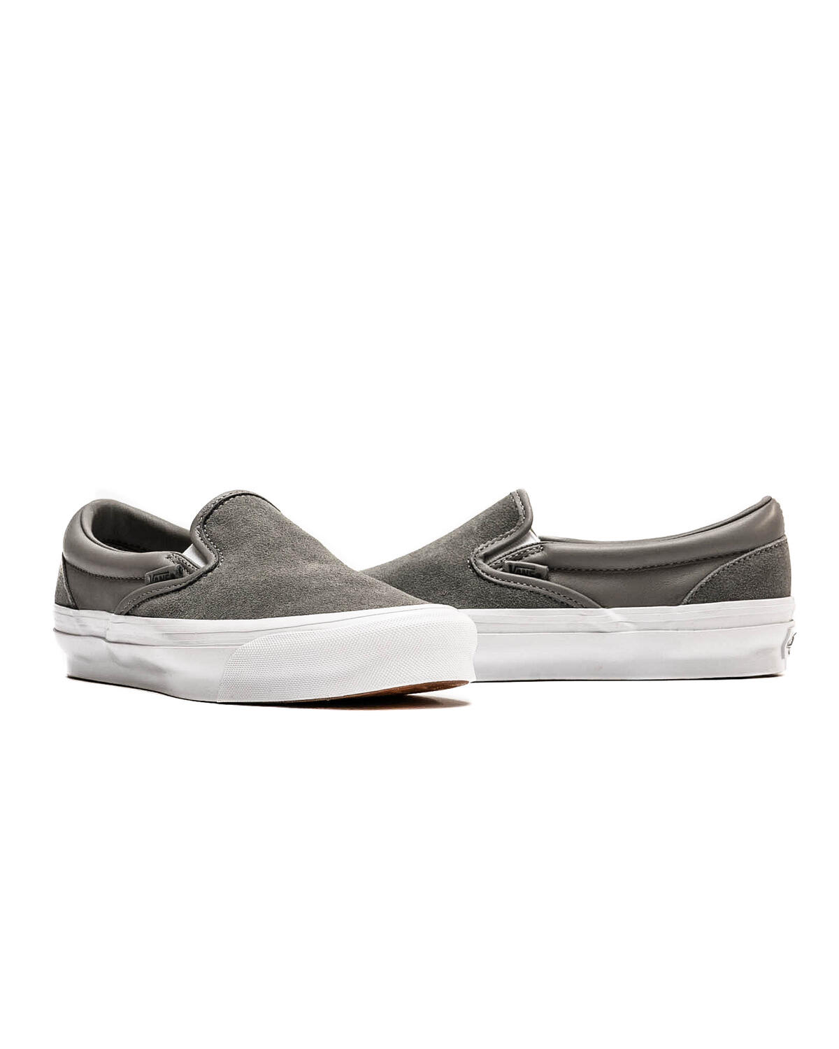 Vans vault black slip hot sale on